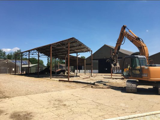 Westhorpe - Dismantling agricultural barn structure