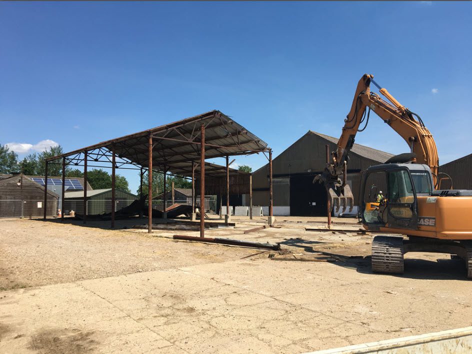 Westhorpe - Dismantling agricultural barn structure